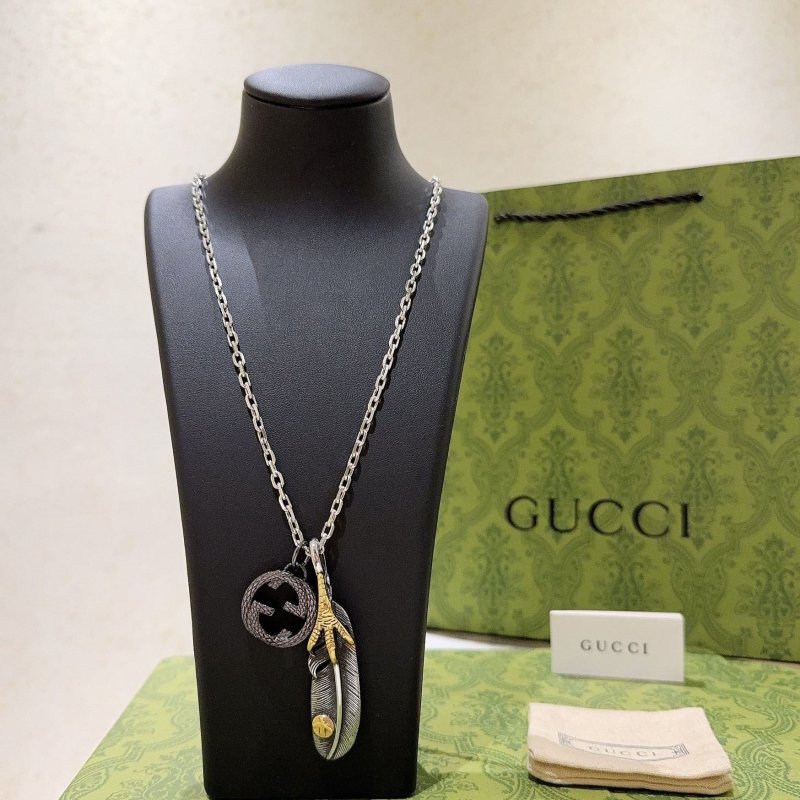G*u*i necklaces